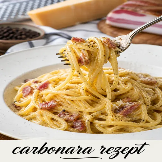 Carbonara Rezept gesucht? Entdecke das Original aus Rom ohne Sahne. Erfahre, wie die perfekte Emulsion gelingt und warum Guanciale den Unterschied macht.